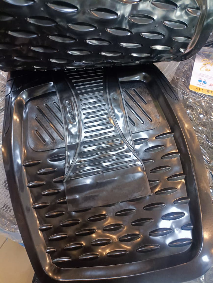 UNIVERSAL 055 PVC DIAMOND SERIES CAR FLOOR MAT